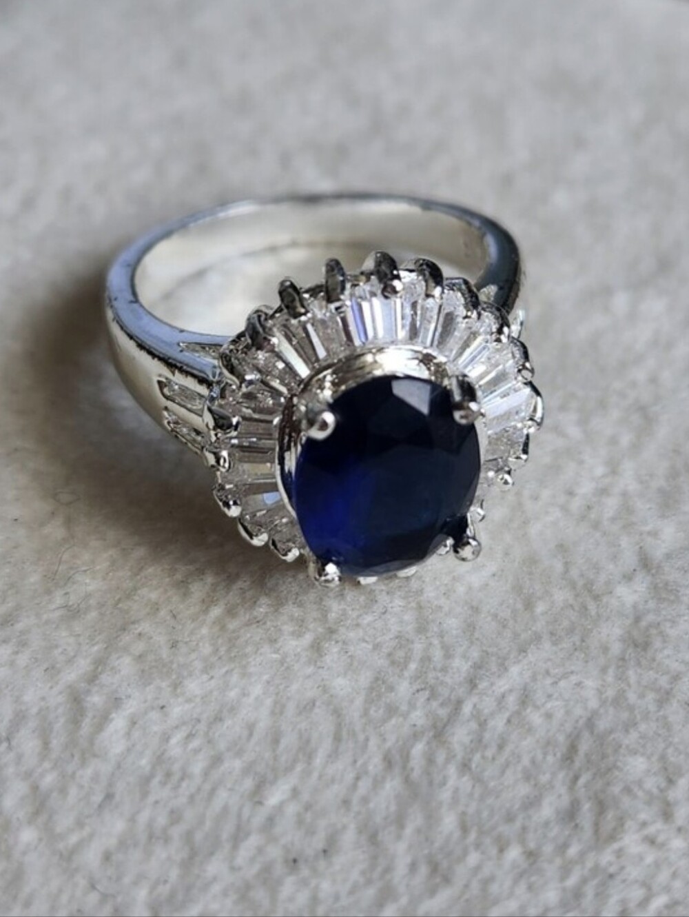 Vintage 925 Sterling Silver Blue Oval Sapphire & CZ Halo Cocktail Ring Sz 6.25